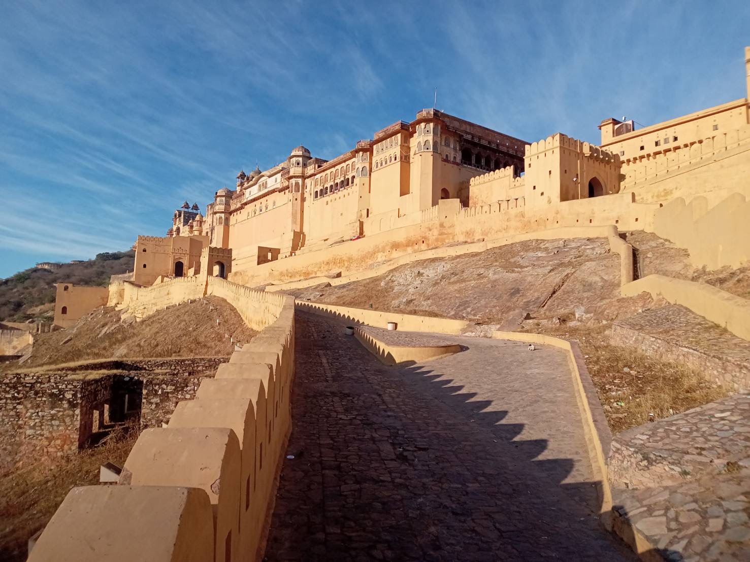 2025年1月インド④（ｱﾝﾍﾞｰﾙ城＆水の宮殿＆ﾁｬﾝﾄﾞ・ﾊﾞｰｵﾘｰ） - 旅ichi