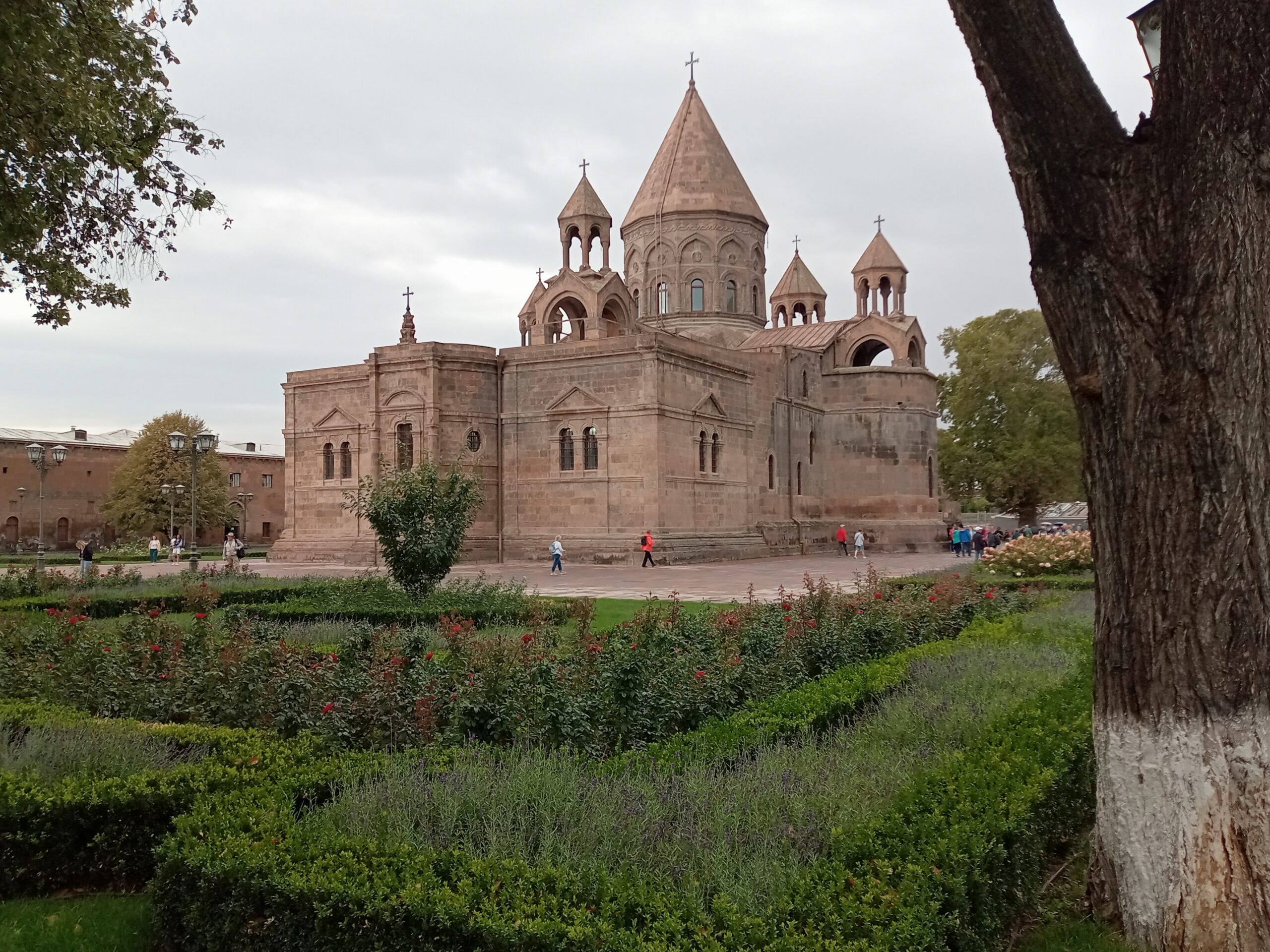 ｺｰｶｻｽの旅⑬（ｴﾁﾐｱｼﾞﾝ大聖堂＆ｹﾞｶﾞﾙﾄ岩窟修道院）